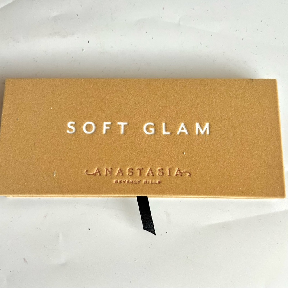 Anastasia Beverly Hills SOFT GLAM 14 Shade Eyeshadow Palette New without Box